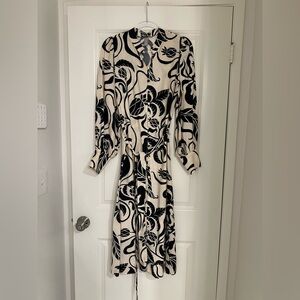 H&M Black & Beige Puff Sleeve Dress